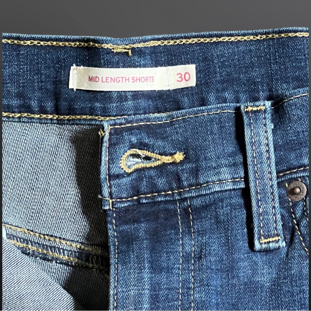 ⚡️LEVI’S⚡️ Mid Length Shorts - Picture 3 of 6